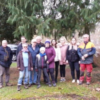 Mitglieder des städtischen Kinder- und Jugendbeirates und Nadine Hundert von der Carl-Kellner-Schule mit Vereinsmitgliedern des FHB am 09.03.2019 im Herrengarten. 